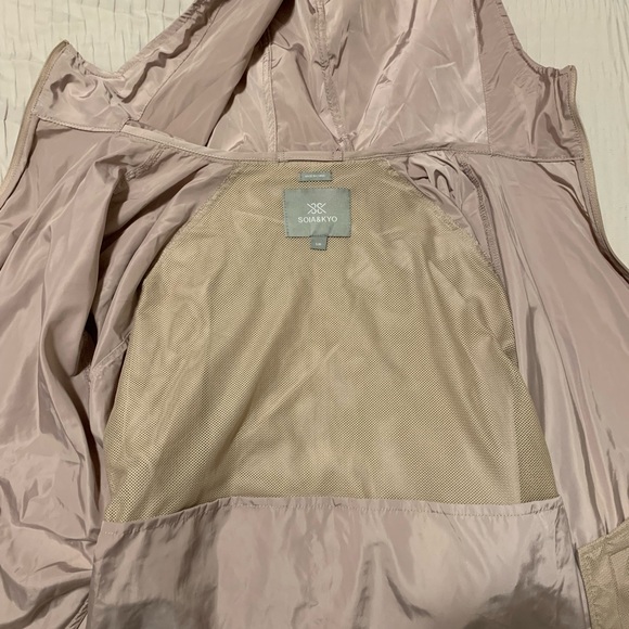 Light rain jacket - Picture 6 of 7